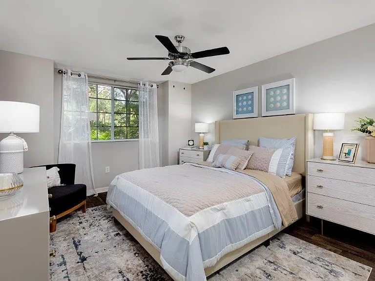 Manatee Bay Apartments — Photo 31