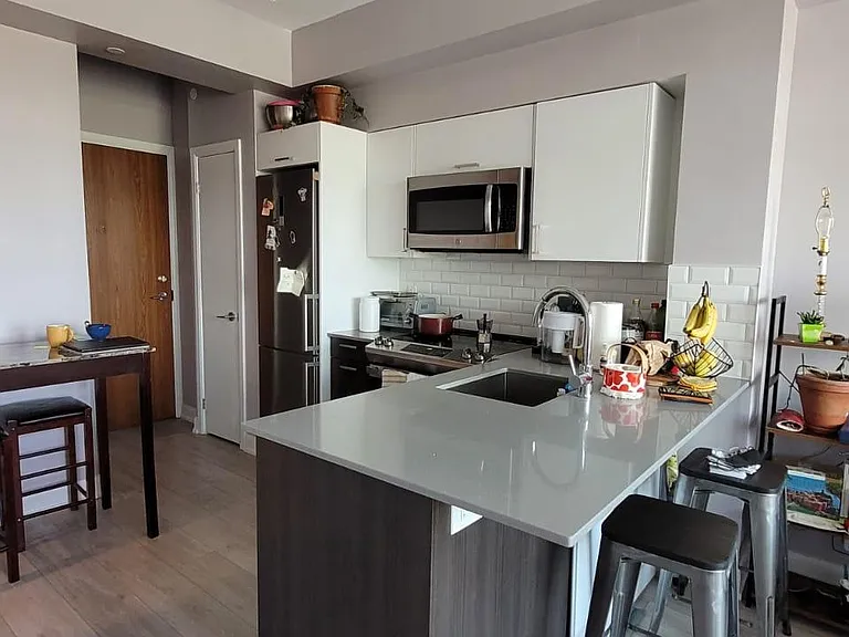 385 Osler St #609 — Photo 3