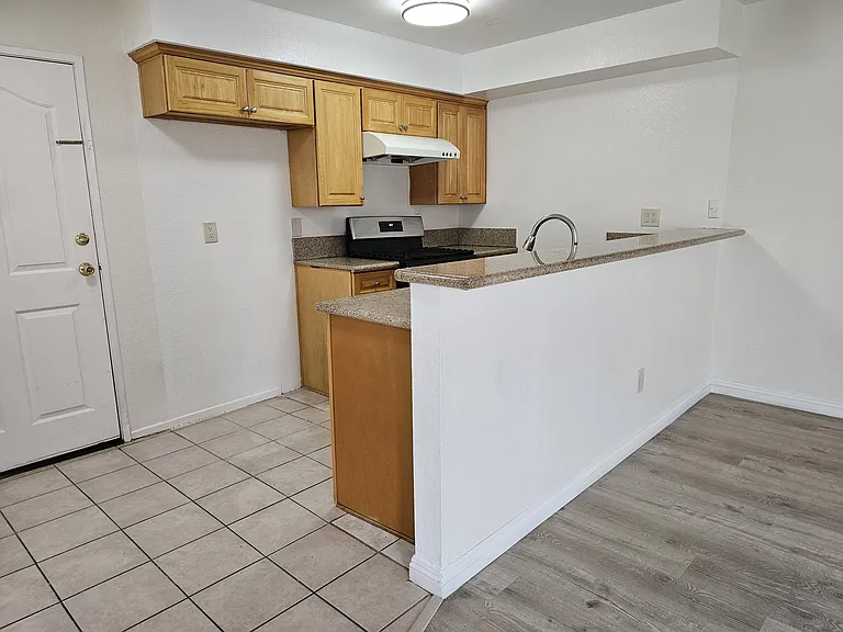 607 W Broadway #205 — Photo 7