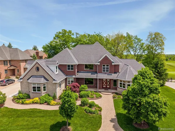 7432 Foxburg Ct, Clarkston, MI 48348