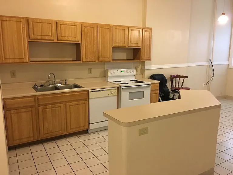 303 Warner St #1 — Photo 4