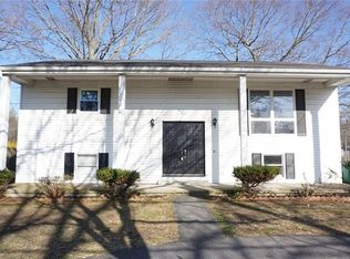 34 Custer St, Warwick, RI 02889