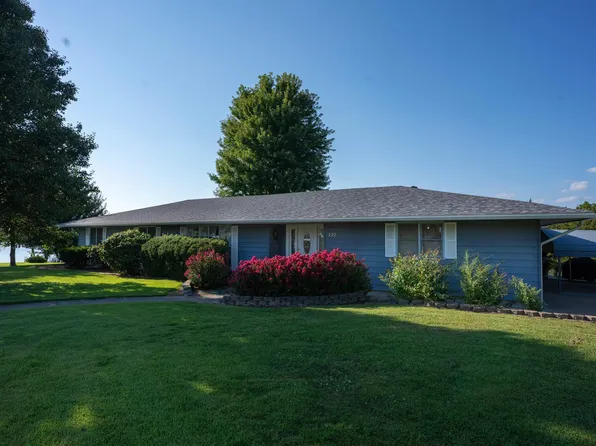 227 Crescent Dr, Lincoln, MO 65338