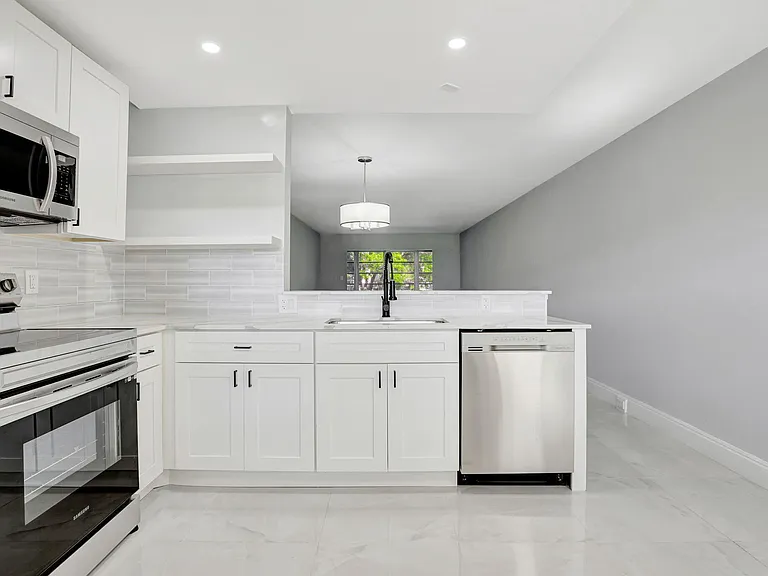 2202 Lucaya Bnd #G2 — Photo 10