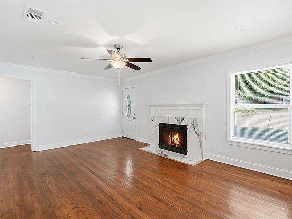 5th image of 2626 Crest Ave