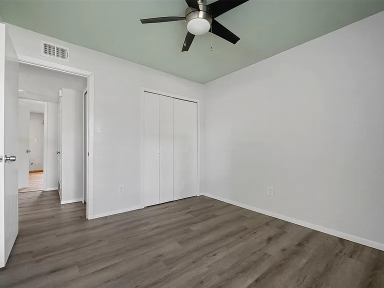 10122 Green Valley Ln — Photo 11