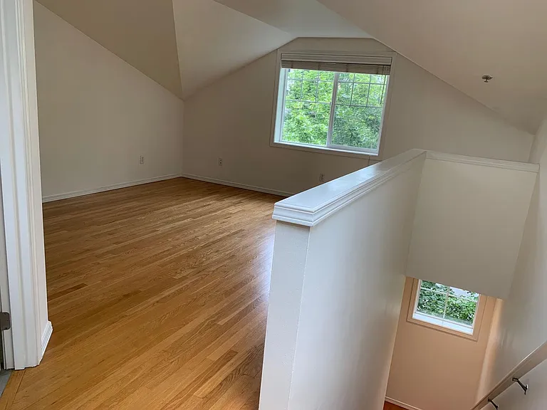 443 NE Ravenna Blvd #C — Photo 29