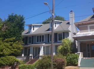 908 12th Ave E, Seattle, WA 98102