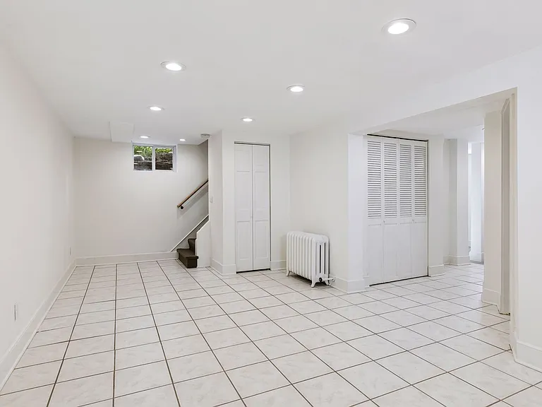 3329 Dupont Ave S — Photo 38