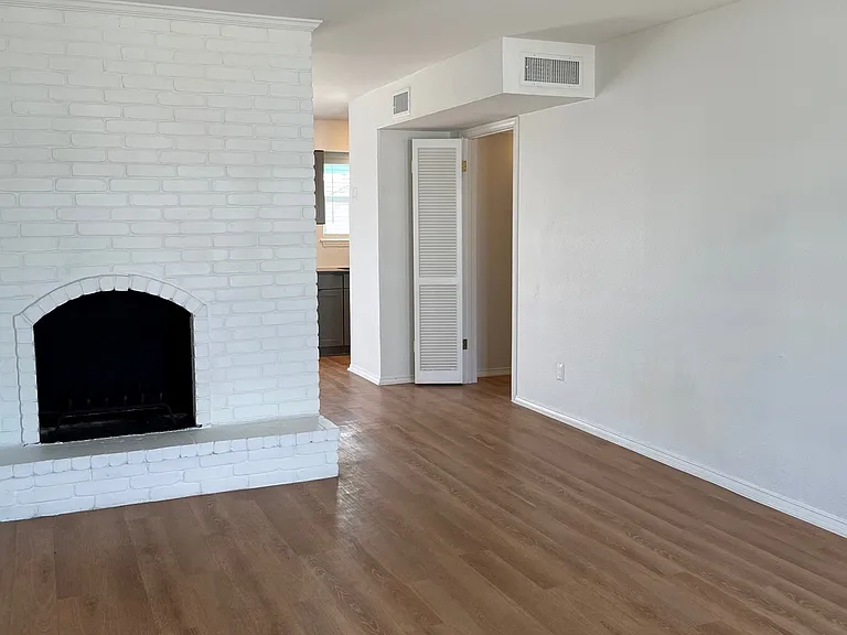 Tara Apartments — Photo 36