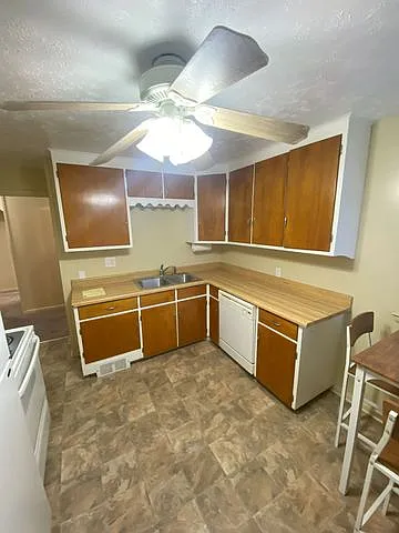 145 E Maplehurst St — Photo 11