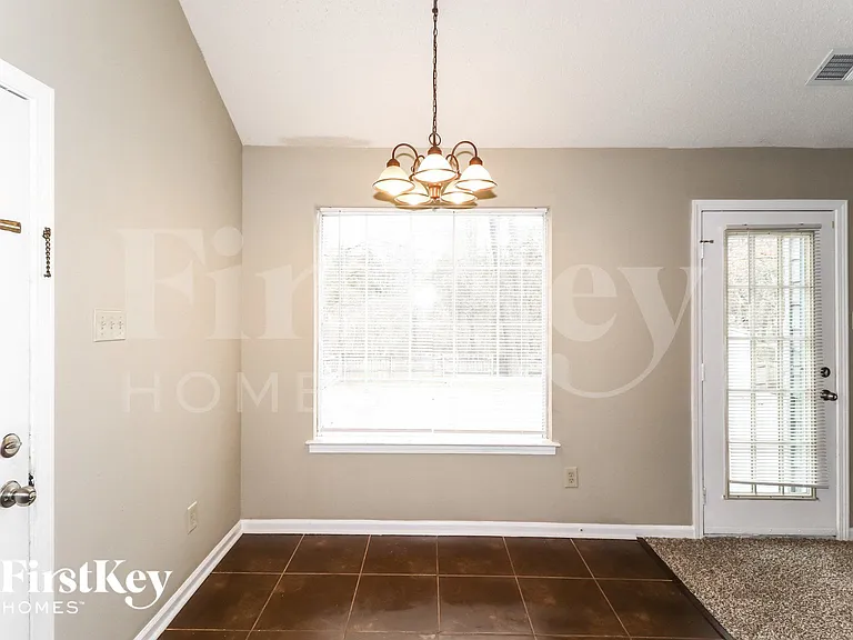 5672 Riverhead Ave — Photo 6