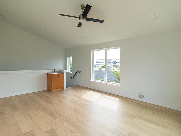 4210 Roseland Ave #104 — Photo 28
