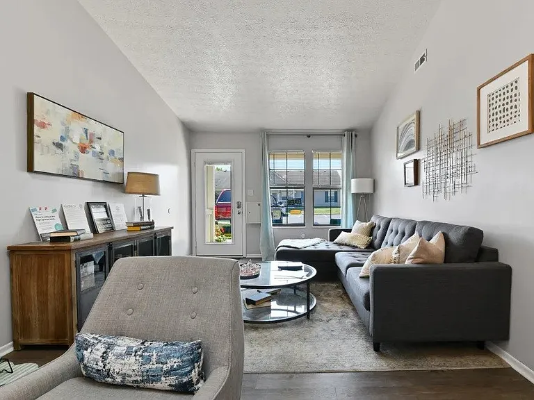 Oak Run Apartments — Photo 12