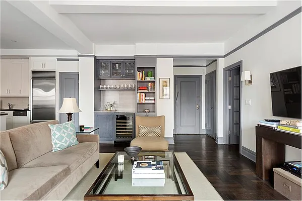 Sold by Liss Real Estate Group LLC | media 26