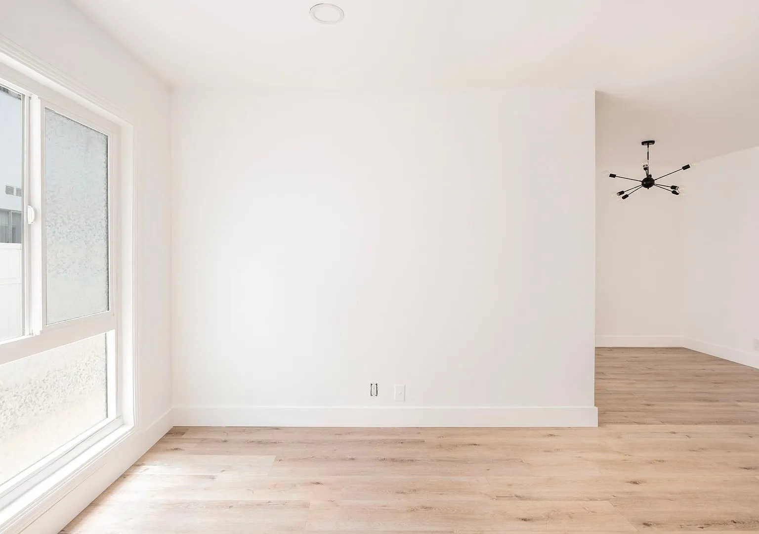 1042 N Orange Grove Ave — Photo 3
