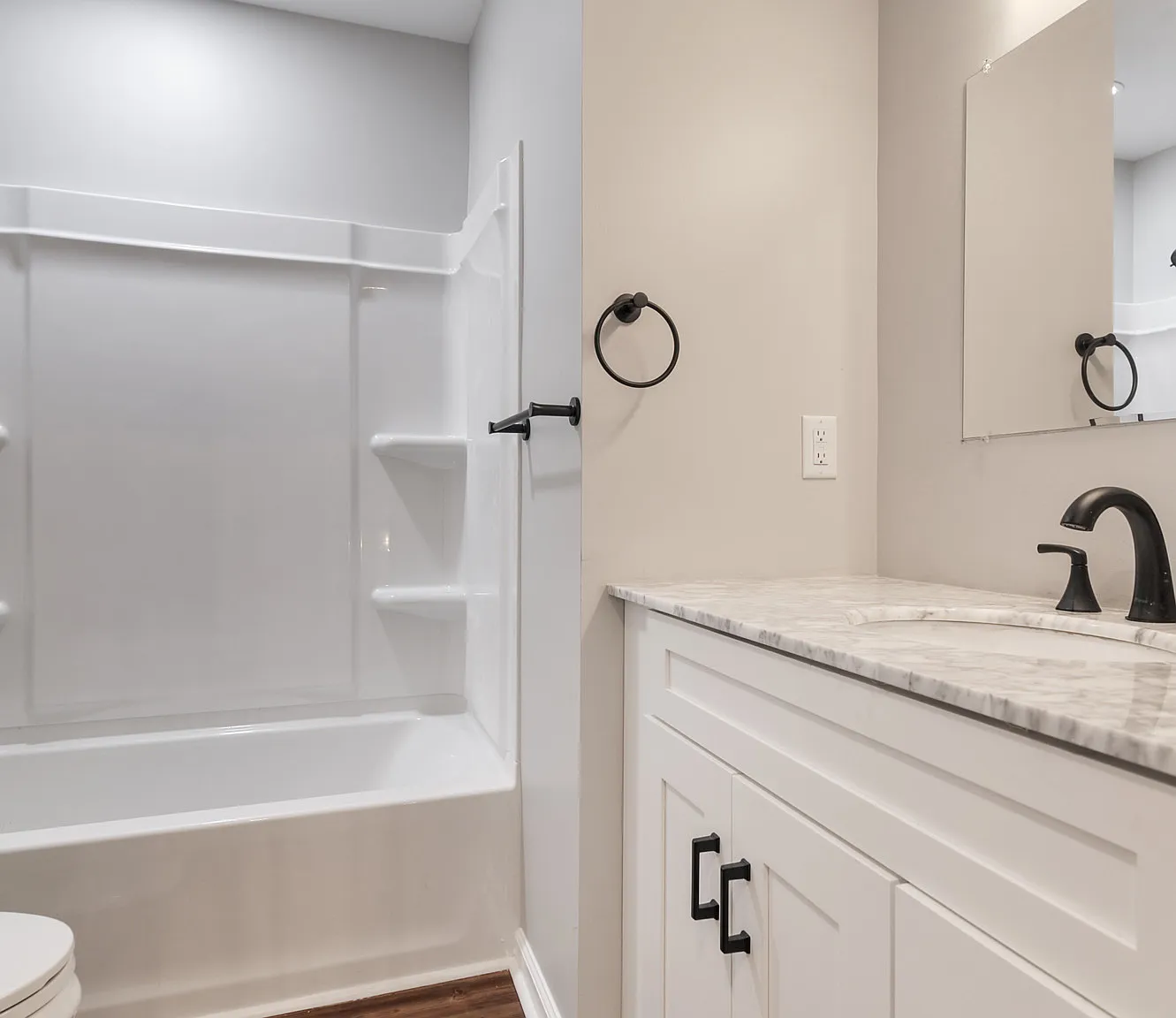 4 bed, 2184 sqft, $2,700 — Photo 4