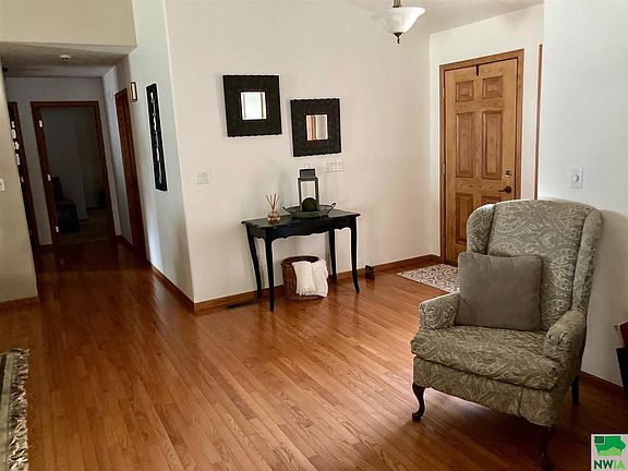 3rd image of 3448 Strawberry Ln