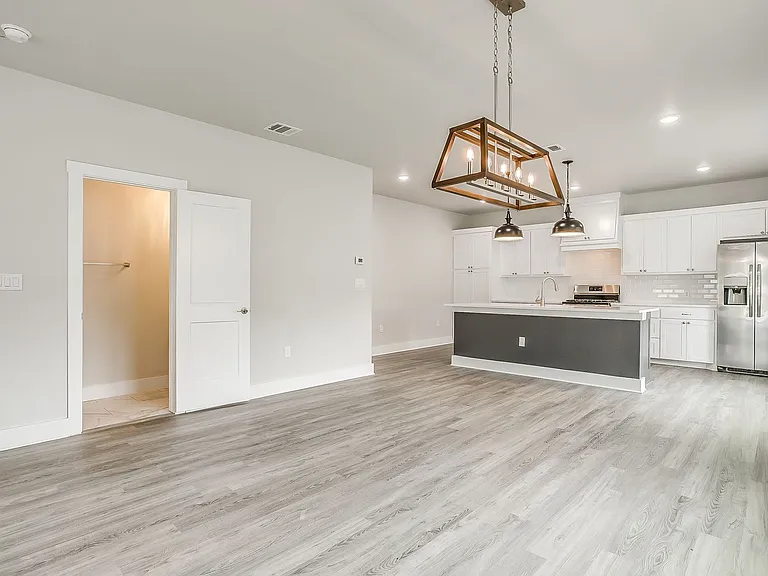 2716 Forest Park Blvd — Photo 5