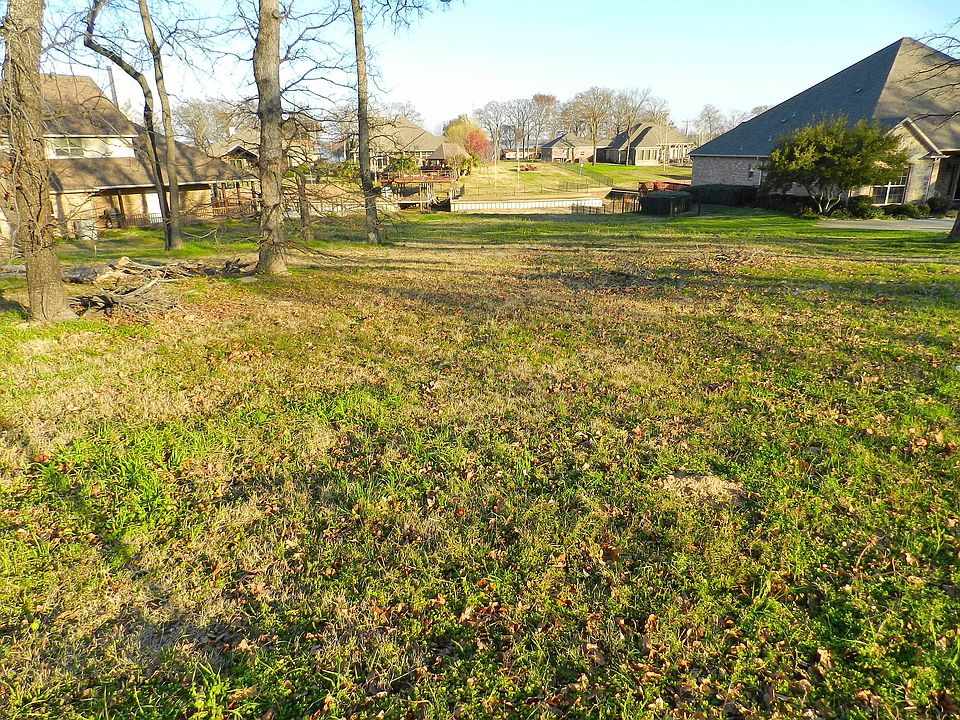 1st image of 1900 Tennis Court Dr.