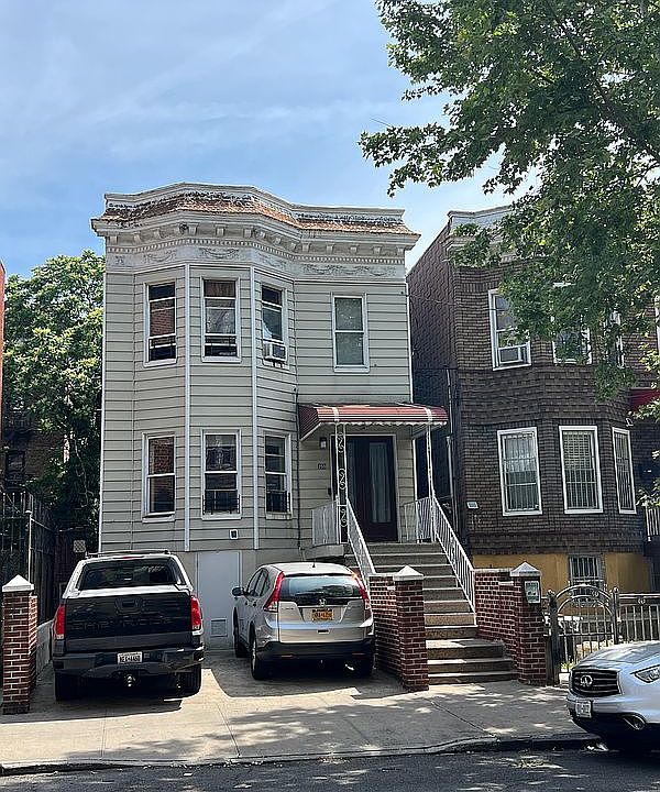 1st image of 250 E 207th St