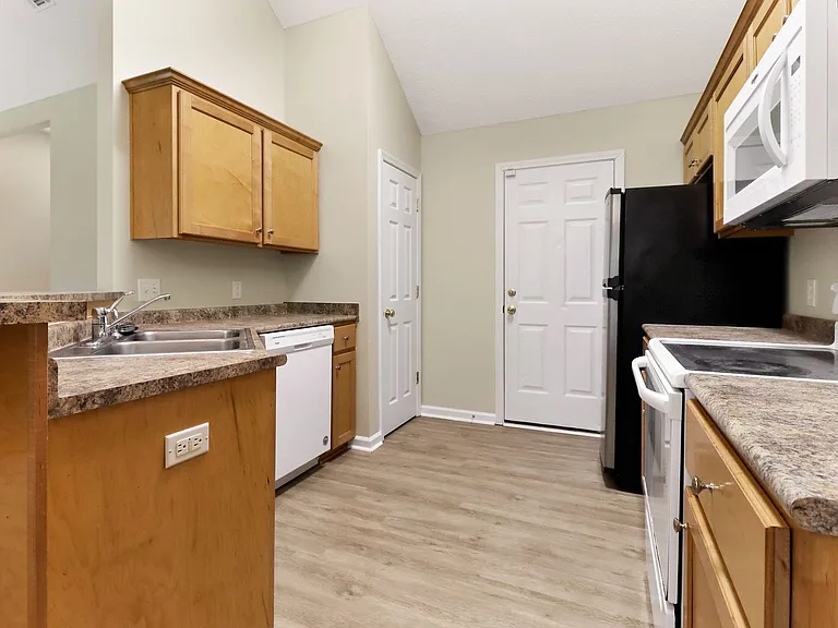 836 Laurel Hill Cir — Photo 13