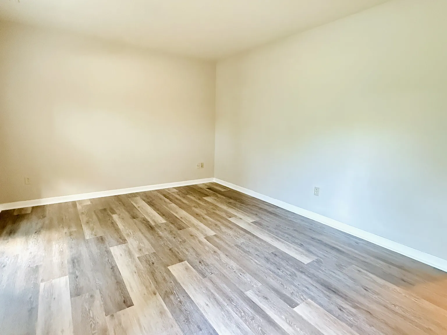 2 bed, 2.5 bath, 1318 sqft, $1,195 — Photo 2