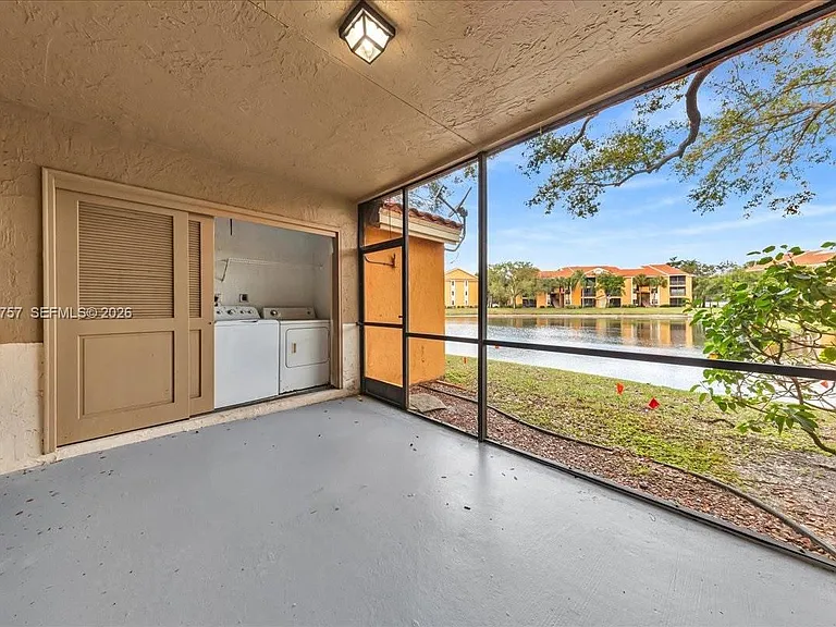 3814 Coral Tree Cir #3814 — Photo 5