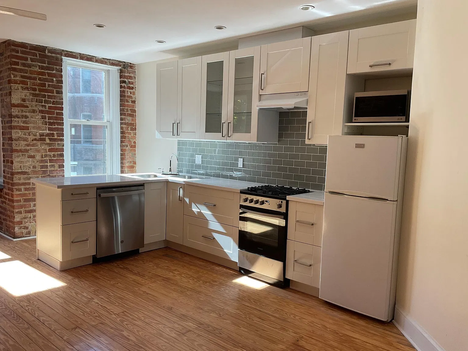 1 bed, 717 sqft, $2,500 — Photo 3