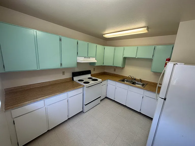 1035 W 11th St #2 — Photo 2