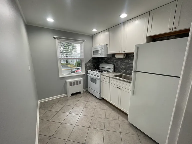 74B Hastings Ave #B — Photo 4