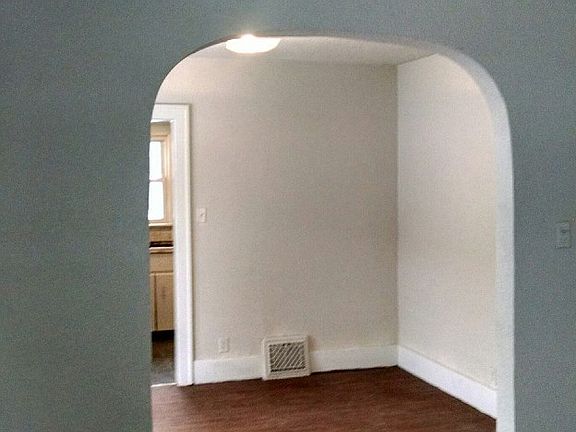 3rd image of 928 Bradley Ave