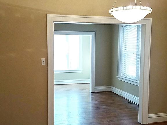 3rd image of 900 Eastgate Ave