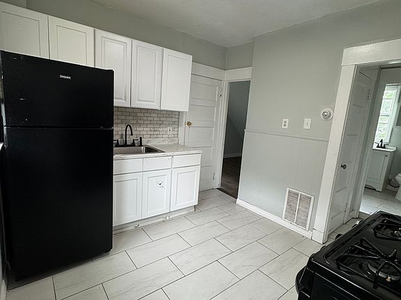 2nd image of 199 English St #2