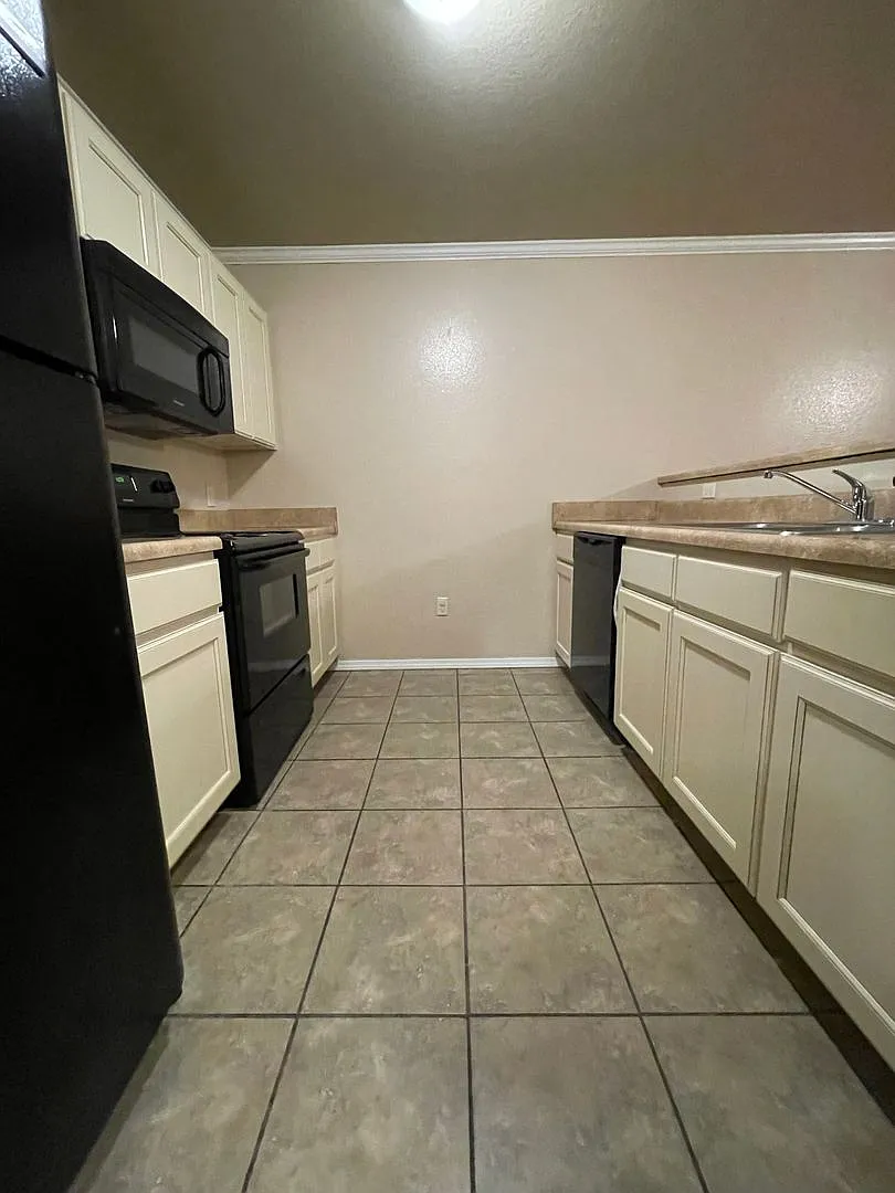 Beautiful 2 Bedroom / 2 Bathroom Duplex in Fort Smith — Photo 4