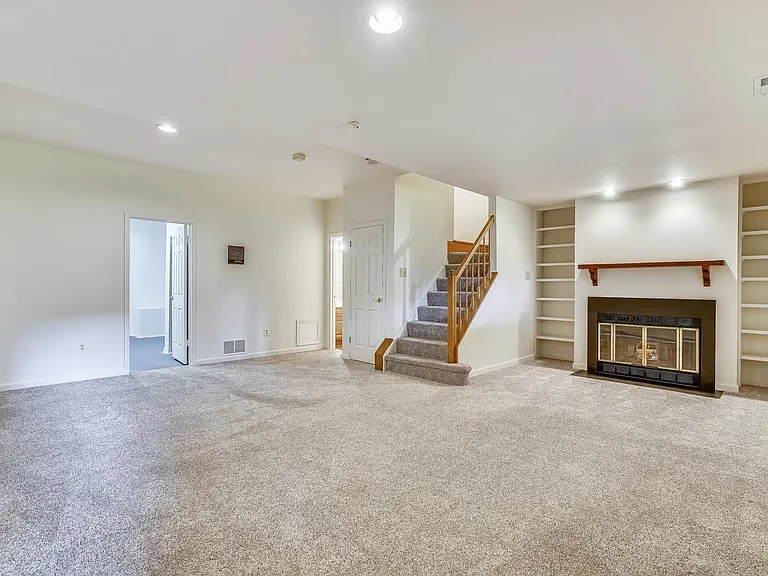 5205 Columbia Rd #9 — Photo 33