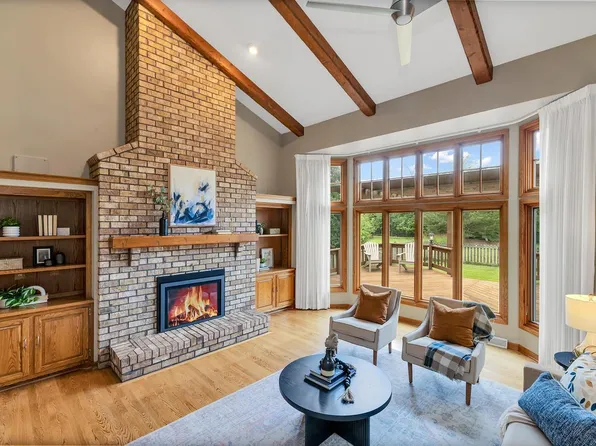 10555 North Haddonstone PLACE, Mequon, WI 53092