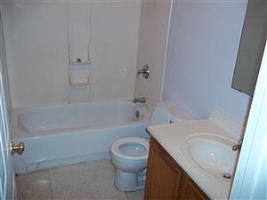 3rd image of 4447 Gibson Ave