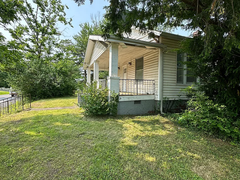 1095 Highway 145 S