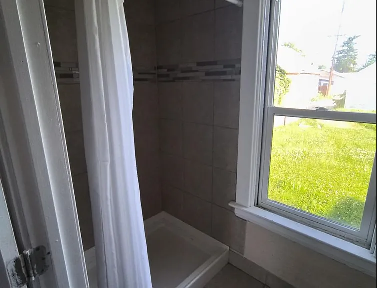 415 Everett St — Photo 7