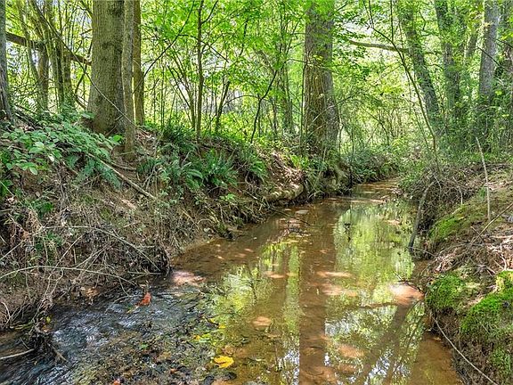 4th image of 305 Mountain Brook Rd