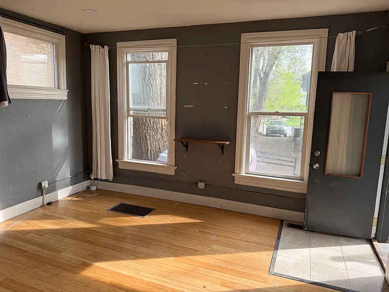 553 E 700 S #3 — Photo 2
