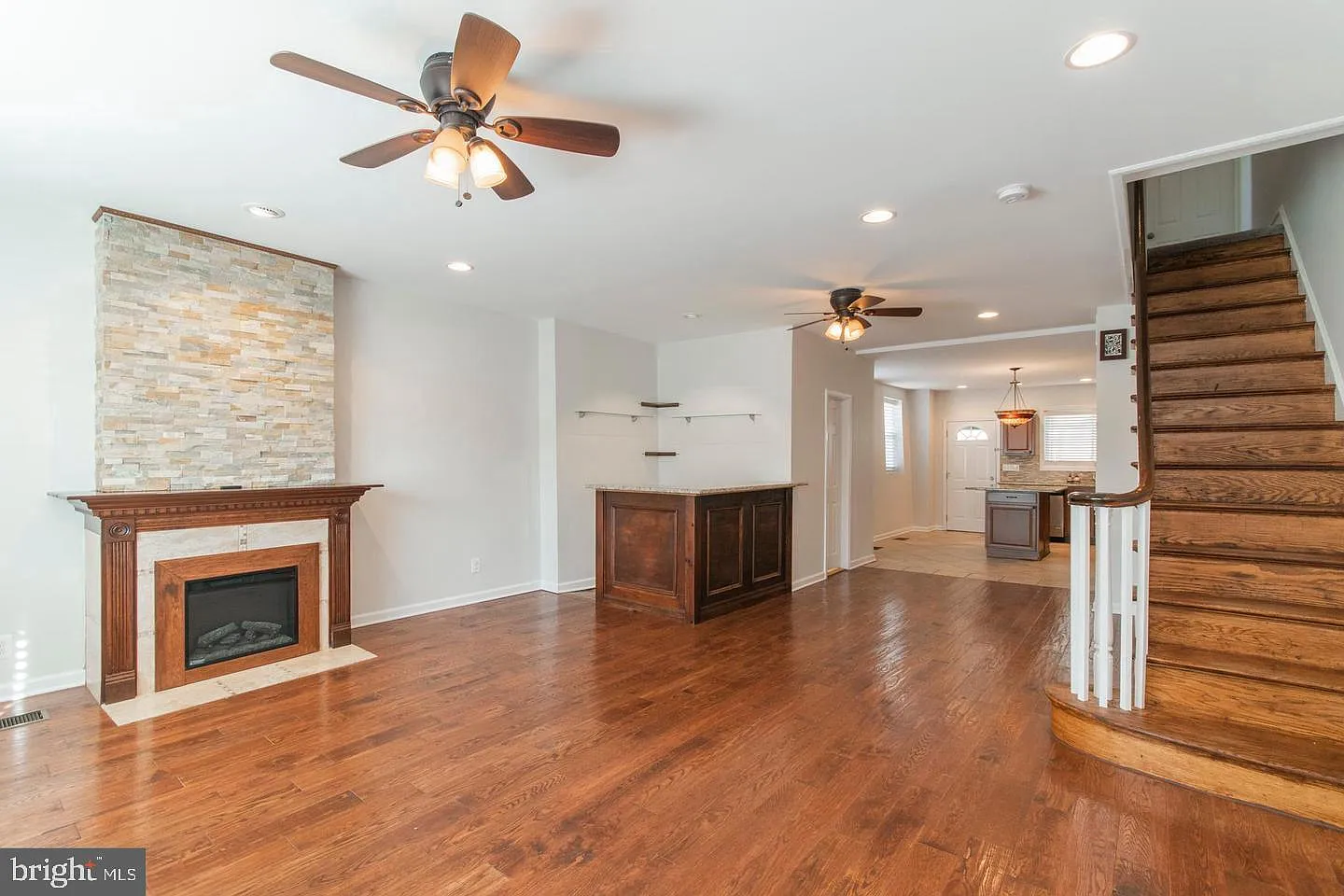 3 bed, 1.5 bath, 1470 sqft, $2,800 — Photo 3