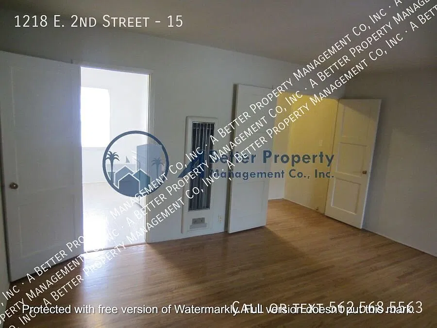 Upper Studio w/hardwood floors & onsite laundry in gated property. — Photo 1