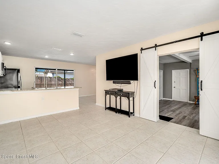 365 Hula Cir — Photo 6