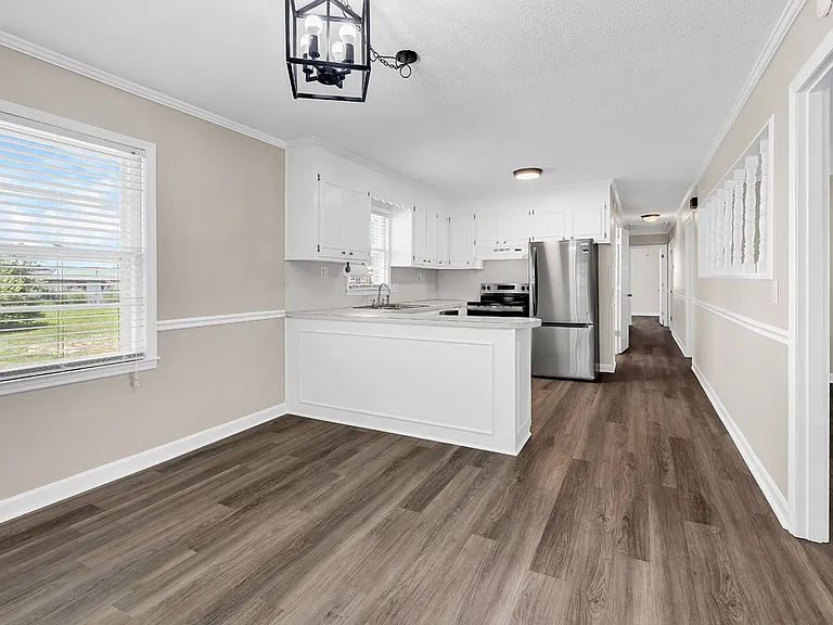 1354 Rogers Rd — Photo 23