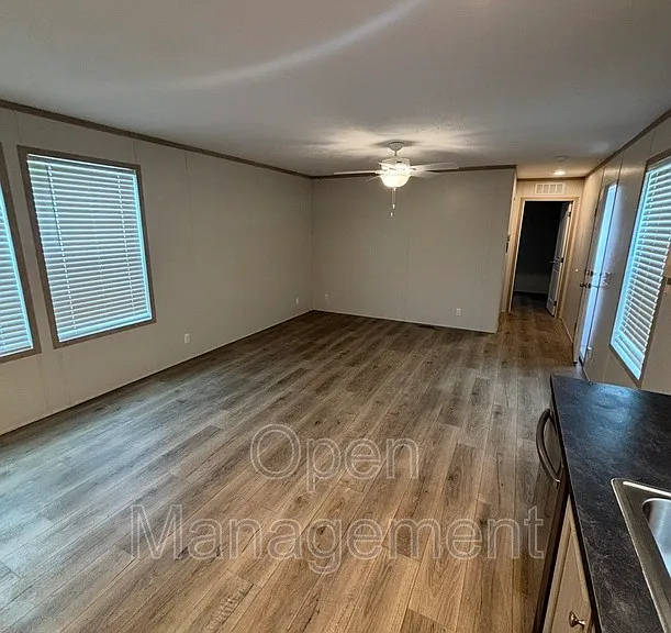 328 Kevin Dr — Photo 2