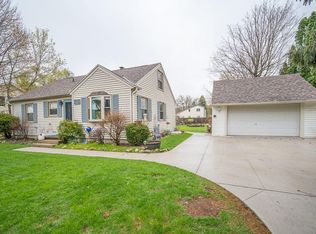 W268N2738 Water St, Pewaukee, WI 53072