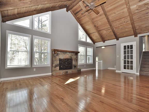 3rd image of 3975 Fairington Dr