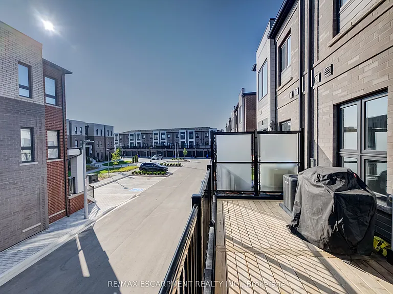 247 Burke St — Photo 32